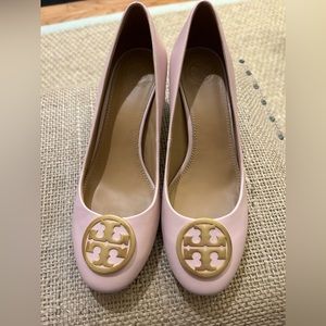 Tory Burch Chelsea Logo Pumps New without Box Size 8.5